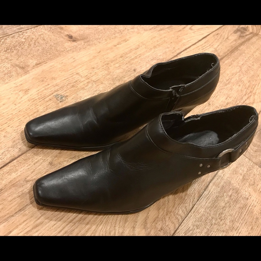 Liz Claiborne size 8M women’s black leather shoes